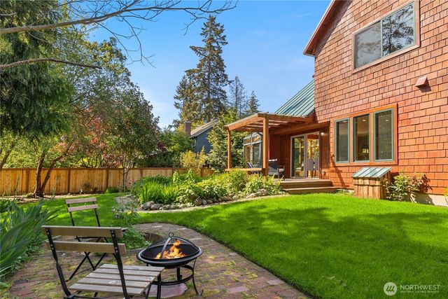 932 NW Nakata Avenue, Bainbridge Island, WA 98110