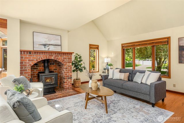 932 NW Nakata Avenue, Bainbridge Island, WA 98110