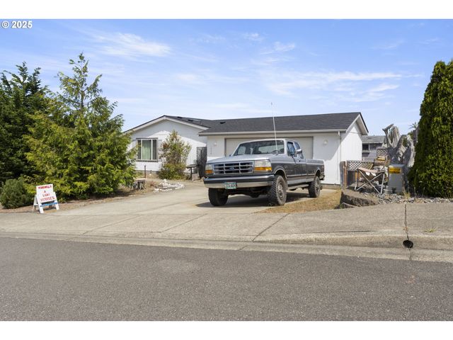 1036 PLYMOUTH Ave, Coos Bay, OR 97420