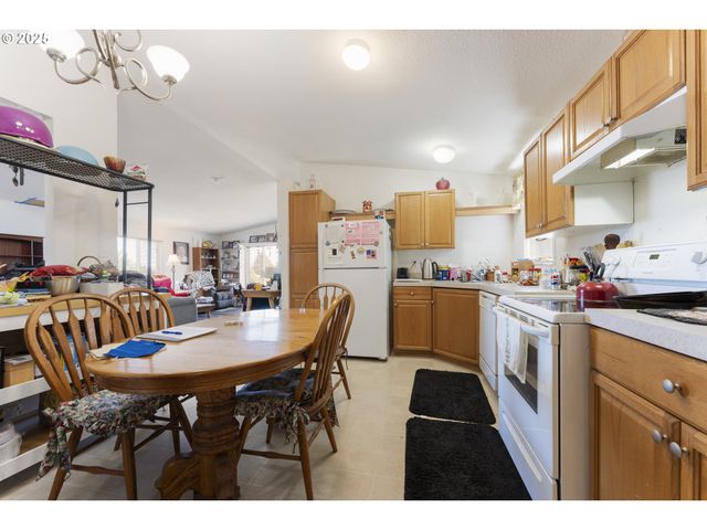 1036 PLYMOUTH Ave, Coos Bay, OR 97420