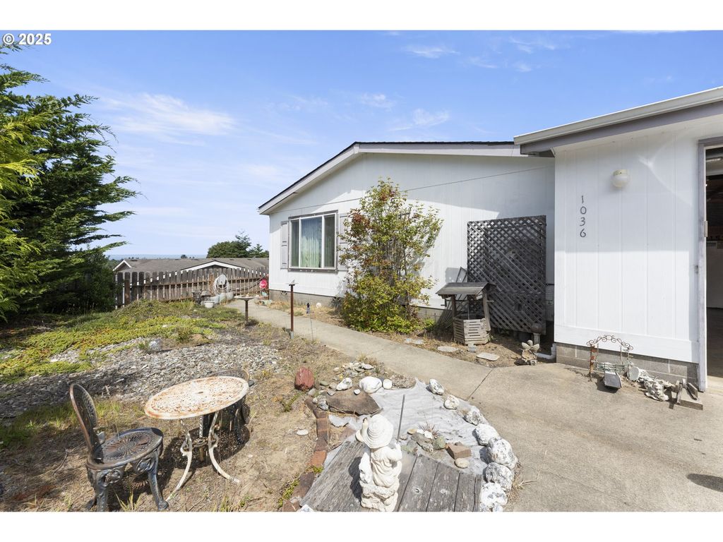 1036 PLYMOUTH Ave, Coos Bay, OR 97420
