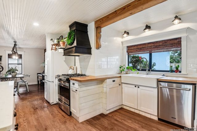 464 S Washington Avenue, New Braunfels, TX 78130