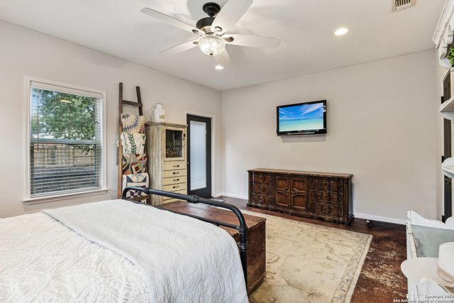 464 S Washington Avenue, New Braunfels, TX 78130