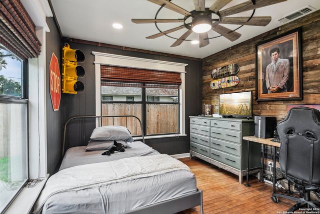 464 S Washington Avenue, New Braunfels, TX 78130