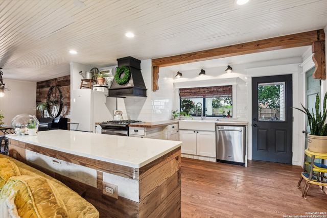 464 S Washington Avenue, New Braunfels, TX 78130