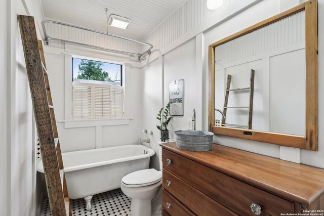 464 S Washington Avenue, New Braunfels, TX 78130