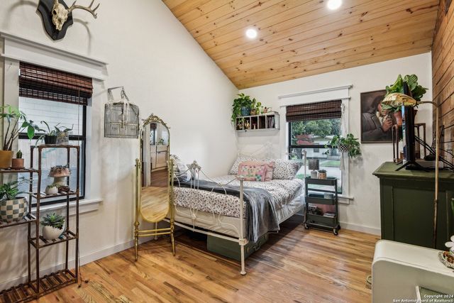 464 S Washington Avenue, New Braunfels, TX 78130