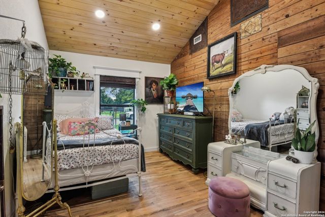 464 S Washington Avenue, New Braunfels, TX 78130