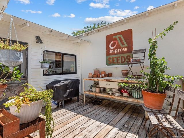 464 S Washington Avenue, New Braunfels, TX 78130