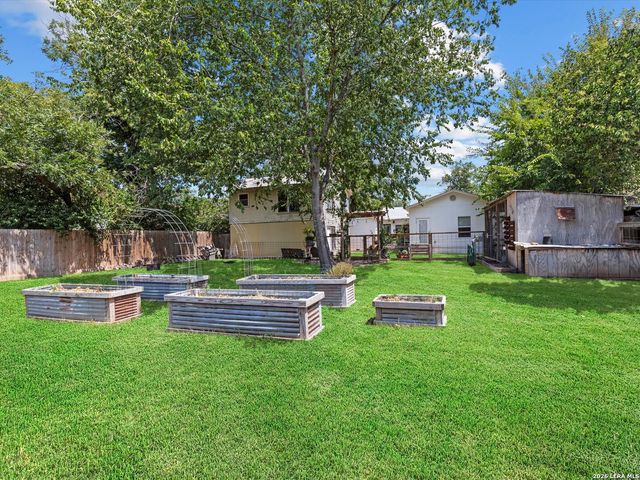 464 S Washington Avenue, New Braunfels, TX 78130