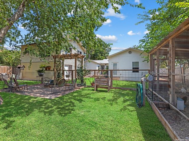 464 S Washington Avenue, New Braunfels, TX 78130
