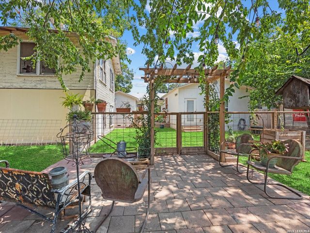 464 S Washington Avenue, New Braunfels, TX 78130