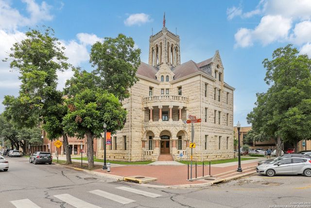 464 S Washington Avenue, New Braunfels, TX 78130
