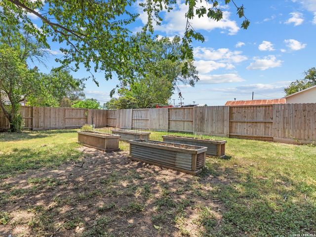 464 S Washington Avenue, New Braunfels, TX 78130