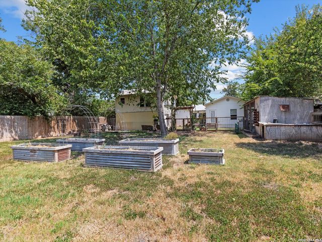 464 S Washington Avenue, New Braunfels, TX 78130