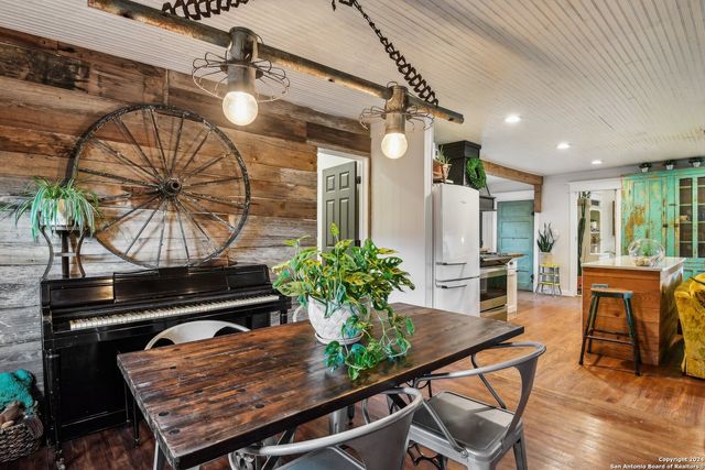 464 S Washington Avenue, New Braunfels, TX 78130