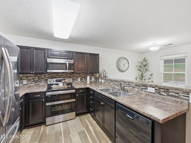 2125 Bluebonnet Drive, Mascot, TN 37806