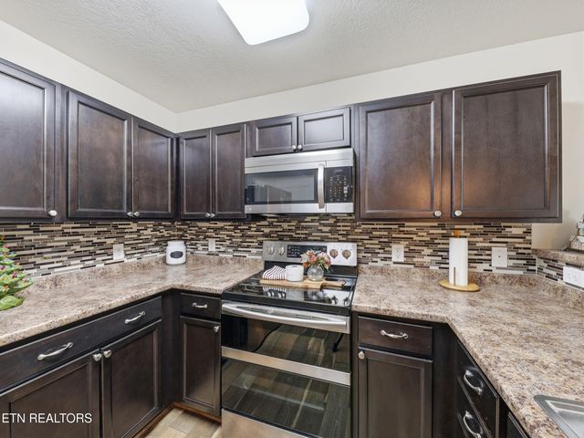 2125 Bluebonnet Drive, Mascot, TN 37806