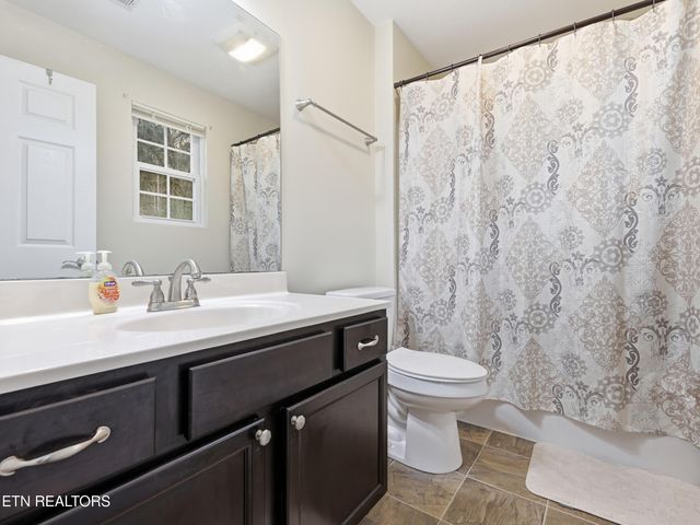 2125 Bluebonnet Drive, Mascot, TN 37806