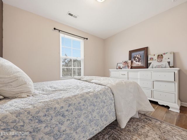 2125 Bluebonnet Drive, Mascot, TN 37806