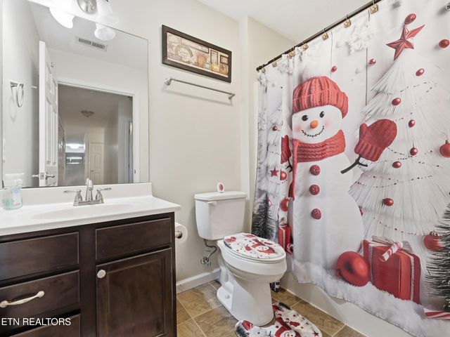 2125 Bluebonnet Drive, Mascot, TN 37806