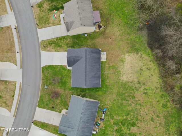 2125 Bluebonnet Drive, Mascot, TN 37806