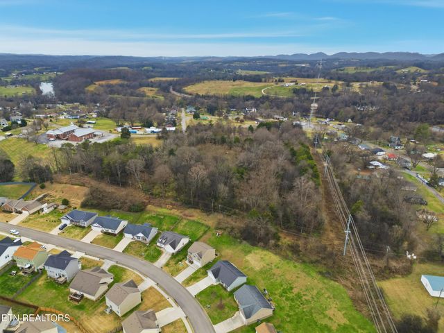 2125 Bluebonnet Drive, Mascot, TN 37806