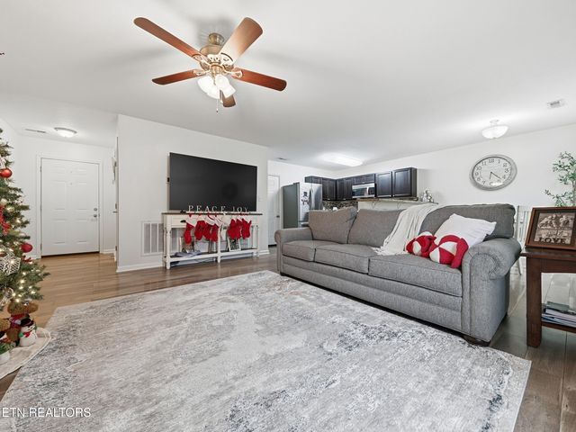 2125 Bluebonnet Drive, Mascot, TN 37806