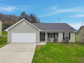 2125 Bluebonnet Drive, Mascot, TN 37806