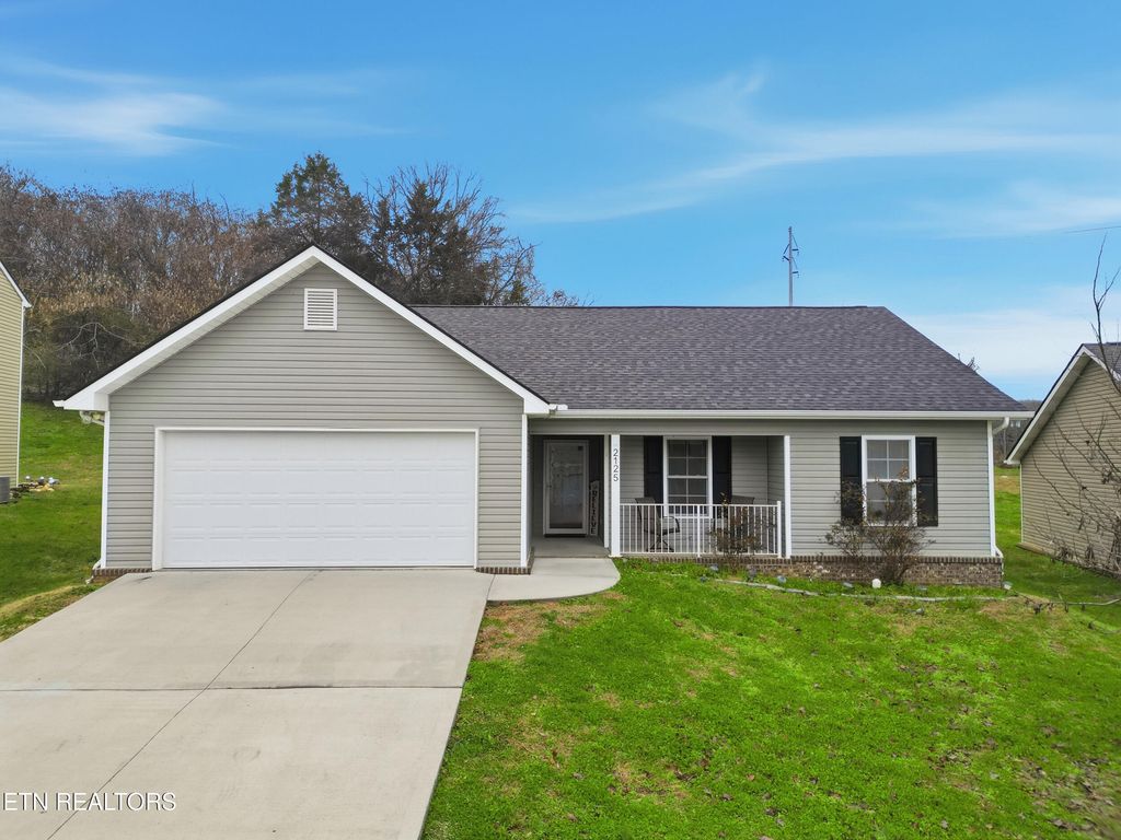 2125 Bluebonnet Drive, Mascot, TN 37806