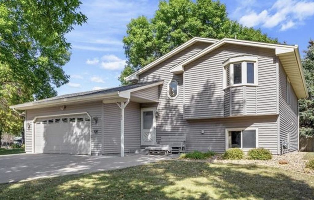 9762 Monticello Lane N, Maple Grove, MN 55369