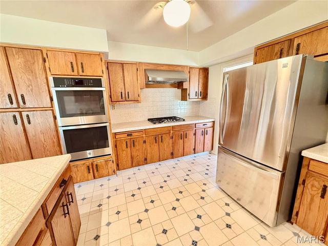 2775 Old Fredericktown Road, Farmington, MO 63640