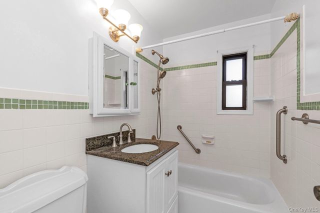 1197 E broadway K24, Hewlett, NY 11557