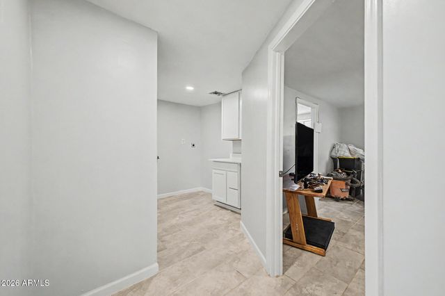 2425 W PAPAGO Street, Phoenix, AZ 85009