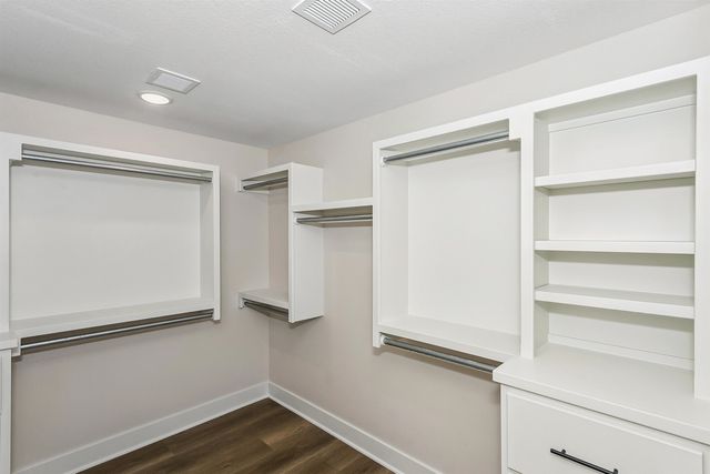 1620 E Appleton St, Valley Center, KS 67147
