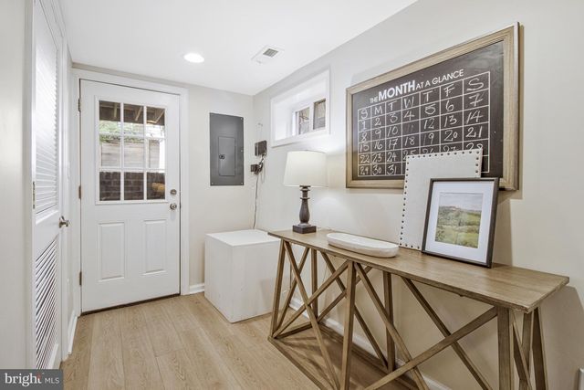 3112 S HAYES ST, Arlington, VA 22202