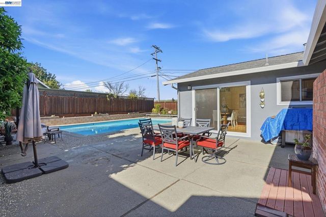 2394 Saint George Dr, Concord, CA 94520