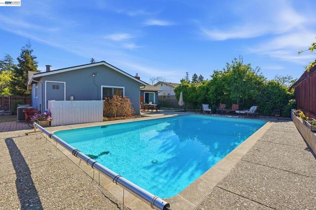 2394 Saint George Dr, Concord, CA 94520