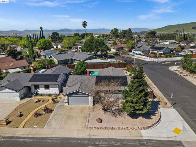 2394 Saint George Dr, Concord, CA 94520