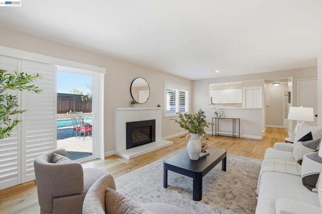 2394 Saint George Dr, Concord, CA 94520