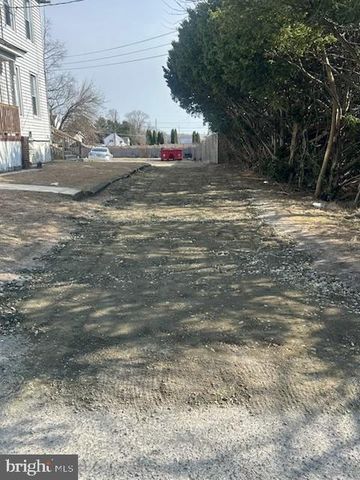 325 N BROAD ST, Carneys Point, NJ 08069