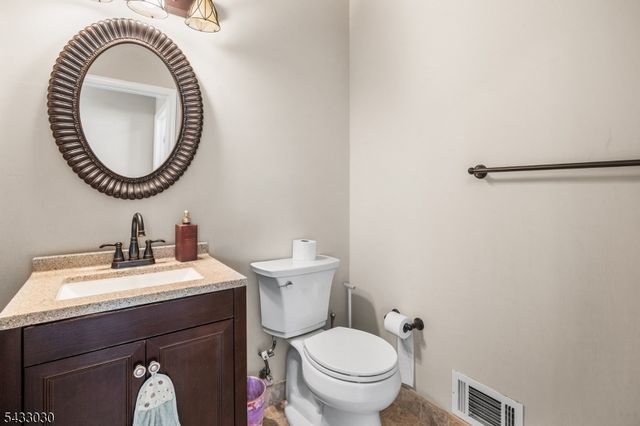 48 Saxton Dr, Hackettstown Town, NJ 07840