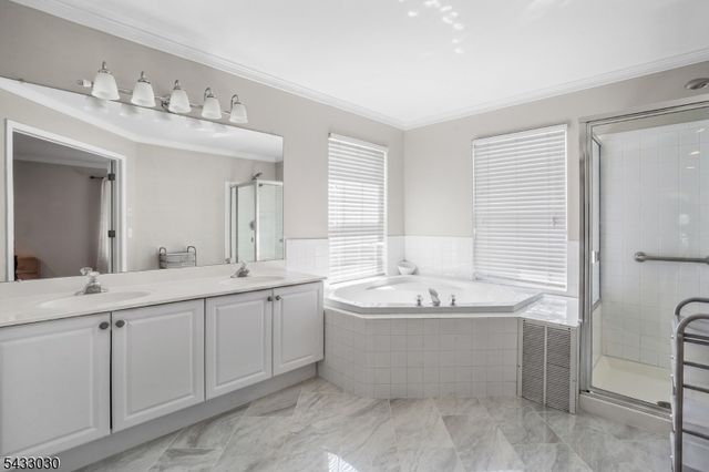 48 Saxton Dr, Hackettstown Town, NJ 07840