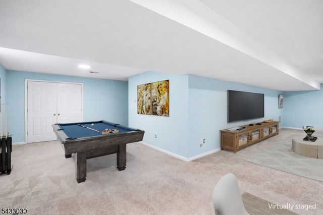 48 Saxton Dr, Hackettstown Town, NJ 07840