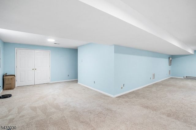 48 Saxton Dr, Hackettstown Town, NJ 07840