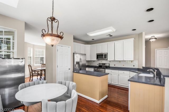 48 Saxton Dr, Hackettstown Town, NJ 07840