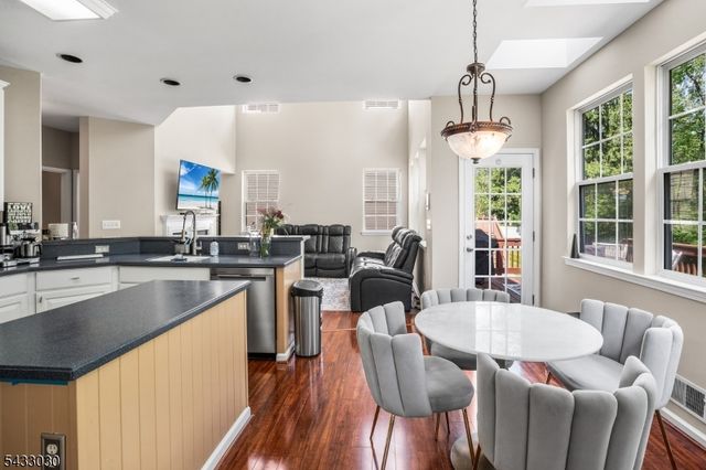 48 Saxton Dr, Hackettstown Town, NJ 07840