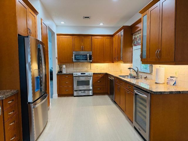 5855 NW 42nd Way, Boca Raton, FL 33496