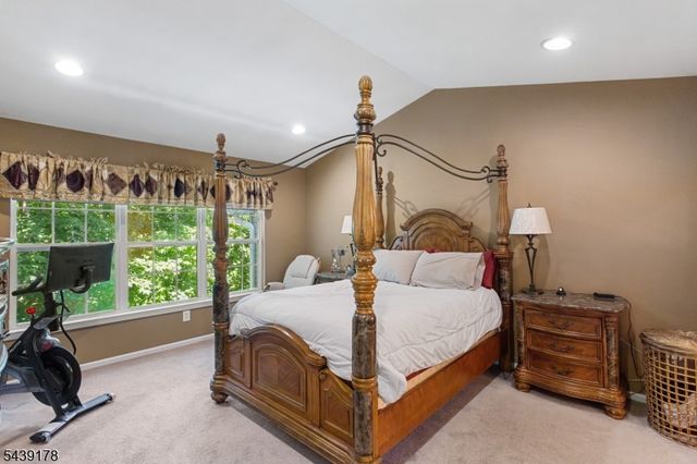 169 Vista Ter, Pompton Lakes Boro, NJ 07442