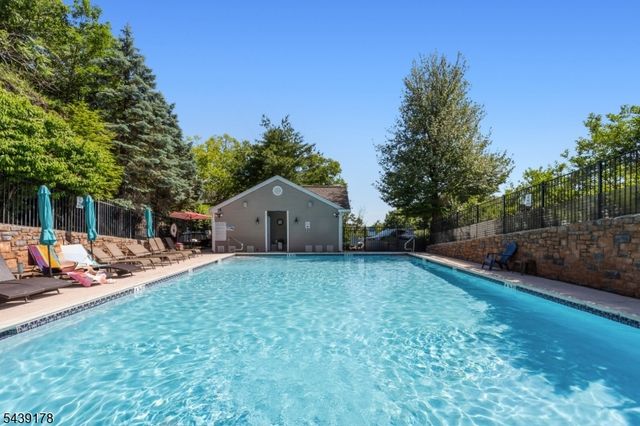 169 Vista Ter, Pompton Lakes Boro, NJ 07442